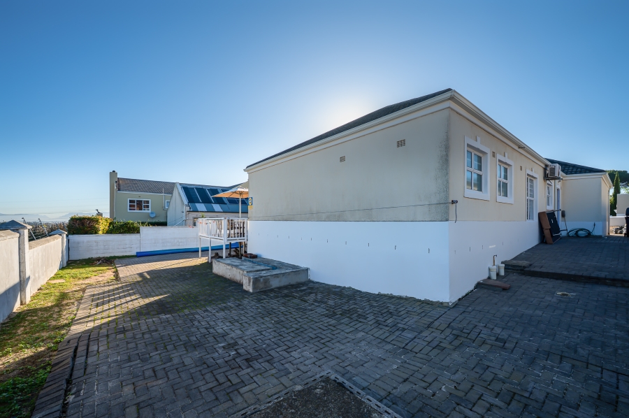 3 Bedroom Property for Sale in Zevenzicht Western Cape